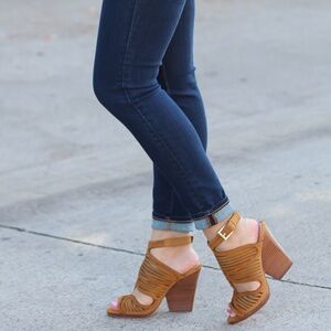 Vince Cameo Janil Sandal